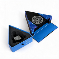 Boîte cadeau en carton rigide avec couvercle magnétique triangulaire personnalisé, insert en mousse et plateau coulissant