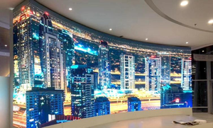 จอแสดงผล LED แบบติดผนังกลางแจ้งรุ่น MI-PRO ซีรีส์ P2.5 ขนาด 300*168.7 นิ้ว แบบโค้งมุมโค้ง ความสว่าง 5000 cd มุมมองเห็น 178 องศา สำหรับการโฆษณา - Product Image 4