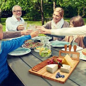 Tabla de queso de bambú con juego de 4 cuchillos, plato para embutidos con prensa lateral, tabla de cortar estilo europeo para servir - Product Image 4