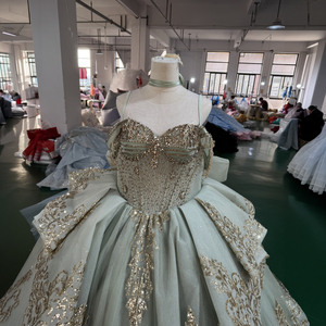Robe de Quinceañera de luxe vert sauge Mct020 avec appliques en dentelle dorée, corset perlé, robe de bal de princesse à volants superposés Jancember - Product Image 2
