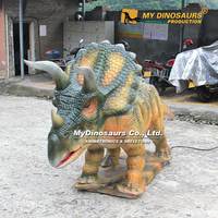 Modèle d'animatronique de Triceratops de petite taille pour parc à thème extérieur My Dino AD030 à vendre