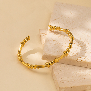 Xixi กำไลข้อมือสแตนเลสชุบทอง18K ทรงตัวซีสำหรับผู้หญิงกำไลข้อมือแฟชั่น - Product Image 1