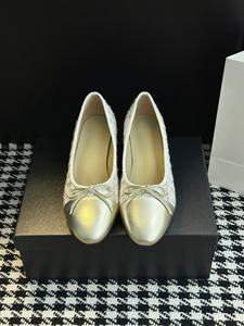 Chaussures plates confortables et légères à bout rond pour femmes de la série CC de marque originale avec des styles à la mode - Product Image 3