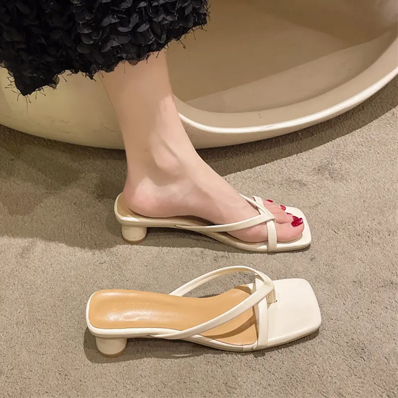 französischer abend-stil hausschuhe sommer-schuhe damen neue modelle 2024 offener zehen klobig quadratischer zehen flip-flops mit mittlerer absätze sandalen