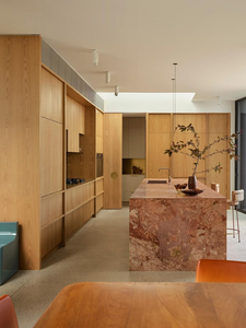 Mueble de Cocina Moderno de Roble con Puertas de Madera y Paneles de Contrachapado, Diseño Fácil de Limpiar - Product Image 3