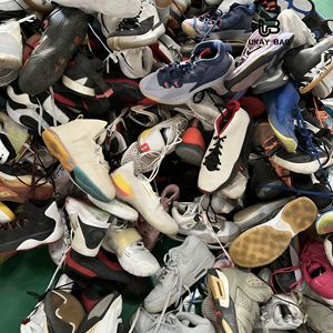 Chaussures d'occasion S4 en gros, chaussures de seconde main pour hommes, chaussures de basketball internationales, chaussures de sport pour hommes de classe A - Product Image 1