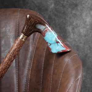 Canne de marche en bois durable avec décoration en résine, idéale pour les seniors, les collectionneurs et les passionnés de marche - Product Image 2