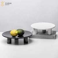YUSHI Elegante Italiaanse stijl natuurlijke marmeren dienblad met voetstuk Uniek sculpturaal stenen decoratief bord voor luxe huisdecoratie