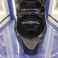 Toilette intelligente haut de gamme noire brillante entièrement automatique avec chasse d'eau automatique activée par capteur au pied, idéale pour les projets hôteliers