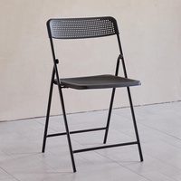 Chaise pliante, tabouret, mobilier de restaurant, usage extérieur et domestique, dossier creux, assise décontractée, design moderne et minimaliste, en plastique
