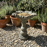 Statue de mangeoire à oiseaux classique rustique en résine Art Déco, avec piédestal, bain d'oiseaux sur pied, ornement décoratif de jardin extérieur, durable et facile à installer