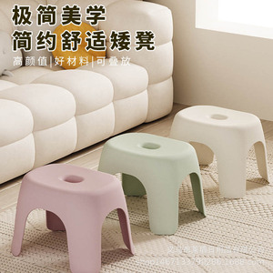 Taburete de plástico grueso de 33x25x25 cm para sala de estar, baño, uso infantil, colores rosa, verde y blanco - Product Image 1