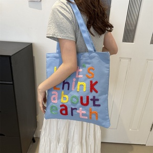 Bolso Tote de Lona Extra Grande XL con Diseño Original Coreano 2025, Bordado Artístico con Letras a Color, Asa Larga para Hombro y Cierre Magnético - Product Image 4