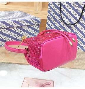 <span class=keywords><strong>Bolso</strong></span> de <span class=keywords><strong>Mano</strong></span> Tipo Hobo Rosa Intenso para Mujer, <span class=keywords><strong>Bolso</strong></span> de <span class=keywords><strong>Mano</strong></span> con Pedrería, <span class=keywords><strong>Bolso</strong></span> Bandolera de Cristal para Fiestas Nocturnas y Bodas - Product Image 4