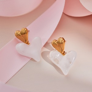 Pendientes grandes con forma de corazón estilo vintage, estilo Hong Kong, accesorios de resina modernos y sencillos para la primavera de 2026. - Product Image 5
