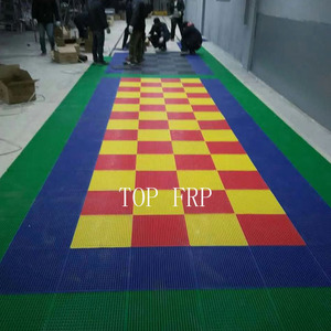 แผ่นรองพื้นกันลื่นในห้องน้ำแบบนุ่ม ผลิตจาก PVC แบบต่อกันได้ ใช้สำหรับปูพื้นโรงรถ ล้างรถ และห้องล้างรถ - Product Image 2