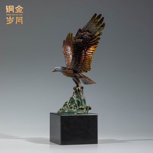 Sculpture d'aigle en laiton avec ailes écartées, style traditionnel, décoration de bureau, cadeau d'affaires, par Atelier d'Art en Cuivre - Product Image 5