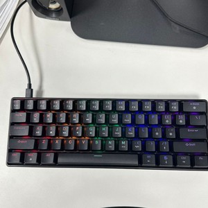 2025 最新 K61 机械键盘 人体工学有线办公游戏 RGB 背光机械键盘 红轴机械键盘 - Product Image 1