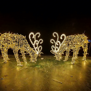 Lumière LED 3D extérieure en forme de cerf de Noël IP65 pour la décoration de mariages, de fêtes et les projets d'éclairage paysager - Product Image 1