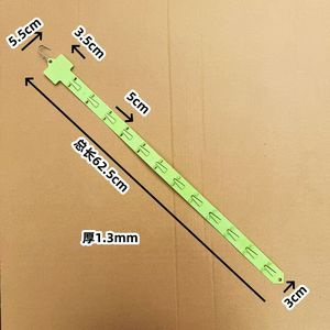 Bande de présentation en plastique PP verte pour supermarché avec 12 crochets en plastique, longueur 63 cm - Product Image 1