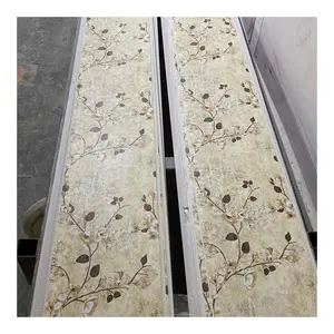 Fabricante chino de paneles de pared de pvc laminado revestimiento de pared de PVC de grano de madera estriado hoja de pared de PVC de alta calidad
