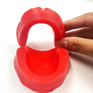 Modèle <span class=keywords><strong>de</strong></span> mâchoire édentée avec bordure en cire, <span class=keywords><strong>plaque</strong></span> <span class=keywords><strong>de</strong></span> base avec cire rouge pour la fabrication <span class=keywords><strong>de</strong></span> prothèses complètes - Product Image 2