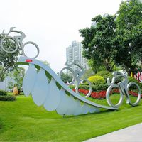 Décoration de grand jardin extérieur sculpture en fibre de verre personnage cycliste statue personnalisée thème du Festival sculpture géante en résine