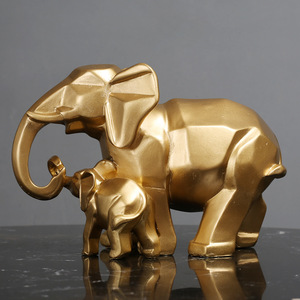 Figurine d'éléphant plaquée or, design géométrique, décoration de bureau moderne, pièce unique - Product Image 4