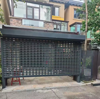 Porte à enroulement moderne en aluminium perforé, sur mesure pour entrée extérieure