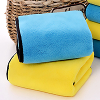 Serviette de lavage de voiture en microfibre, 400-800GSM 30*60cm, taille personnalisée, couleur Pantone verte, pour le detailing automobile, le polissage et le nettoyage