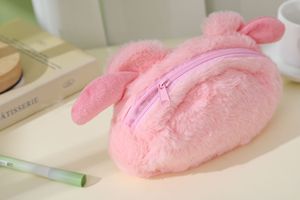 Trousse à crayons en peluche mignonne de dessin animé, sac en peluche doux, poupée de machine à griffes, pochette de rangement de grande capacité pour papeterie, sac de rangement, trousse à cosmétiques - Product Image 6