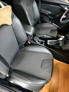 รถยนต์มือสองราคาถูกขาย <span class=keywords><strong>Ford</strong></span> <span class=keywords><strong>Focus</strong></span> ปี <span class=keywords><strong>2015</strong></span> เครื่องยนต์ <span class=keywords><strong>1.6</strong></span> ลิตร เกียร์อัตโนมัติ ไมล์น้อย พวงมาลัยซ้าย เบนซิน ซีดาน - Product Image 5