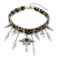 Collier ras du cou punk imprimé léopard, corde gothique Y2K, pendentif croix à pointes, en alliage de cuivre plaqué argent, bijou statement unisexe