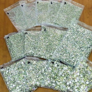 Strass en verre Oleeya à dos plat, facetté, non thermocollant, en vrac, pour nail art et DIY - Product Image 4