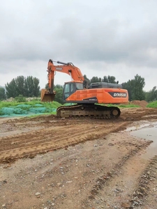 Excavatrice sur chenilles Doosan DX420 d'occasion haute performance, 42 tonnes, certifiée CE, avec attache rapide, brise-roche et moteur Doosan Daewoo - Product Image 4