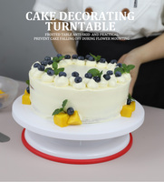 Outils de gâteau antidérapants en plastique blanc décorant le support de plateau tournant pour le mariage