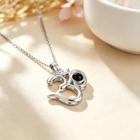 Colliers de projection personnalisés en cuivre plaqué or avec zircon 2026 Pendentif commémoratif personnalisé avec symbole OM pour unisexe