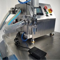 Machine de remplissage de bouteilles de liquide pneumatique pour presse-agrumes de boisson d'huile de babeurre Machine de remplissage de moules de savon liquide