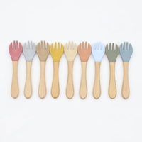 Service de vaisselle OEM personnalisé pour enfants en gros Bavoirs en silicone de qualité alimentaire Assiettes sans BPA Bols Tasses pour l'alimentation des bébés dans la cuisine