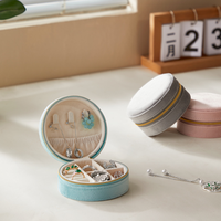 Boîte à bijoux de voyage circulaire en velours, mini organisateur de bijoux, organiseur portable pour femmes, étui de voyage avec fermeture éclair pour bagues et boucles d'oreilles