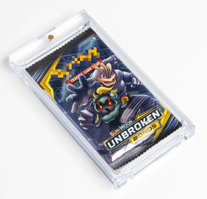 Protector de Pantalla Reutilizable a Prueba de Agua con Protección UV del 99%, Estuche Rígido de Plástico para Cartas Pokémon, Compatible con Sobres de Expansión Magnéticos para Cartas TCG - Product Image 1