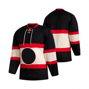Maillot de hockey sur glace personnalisé pour homme, noir, 100 % polyester, imprimé, respirant, avec rayures rouges, manches longues, fermeture à nouer, coupe classique - Product Image 1