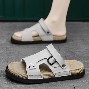 Sandales en cuir de luxe léger pour hommes, tendance, double usage, pantoufles décontractées à semelle souple antidérapante, chaussures d'été pour la conduite en extérieur - Product Image 4