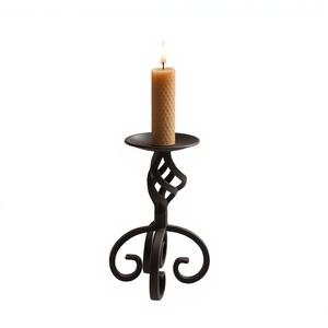 Support de bougie vintage en fer noir torsadé, finition antique classique, candélabre décoratif de table - Product Image 1