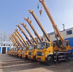 Grue montée sur camion de grande taille, grue de levage lourde à flèche télescopique entièrement hydraulique de 14 à 25 tonnes pour la construction d'engins de grande envergure - Product Image 3