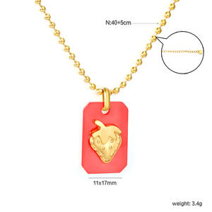 Collana con Ciondolo a Forma di Frutta Quadrata in Acciaio Inossidabile Placcato Oro 18K PVD con Catena a Sfere per Donna - Product Image 5