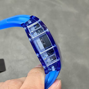 Elegante Reloj de Hombre con Caja Transparente de Cristal Azul Claro, Correa de Goma de Alta Calidad, Manecillas Luminosas y Resistente al Agua - Product Image 4