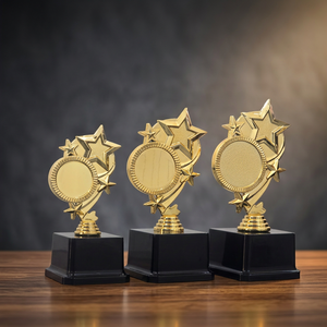 Atractivo Trofeo de Madera Portátil con Grabado y Fundición para Premios Estudiantiles - Product Image 1