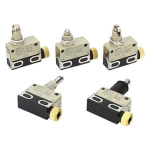 Interruptores de límite D4E 24V IP20 con terminal de tornillo para equipos eléctricos y mecánicos - Product Image 1