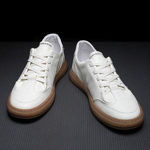 Zapatos Blancos Pequeños de Cuero Nuevos para Hombre, Zapatos Deportivos de Cuero Casuales de Moda para Hombre - Product Image 3